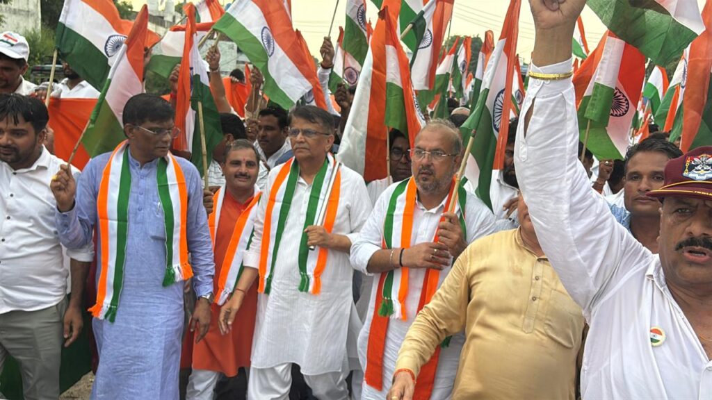 शहीदों के सम्मान में बादली हल्का है मैदान में नारों से गूंजा बादली क्षेत्र आजादी के दीवानों और युद्ध नायकों को समर्पित तिरंगा यात्रा :–ओपी धनखड़