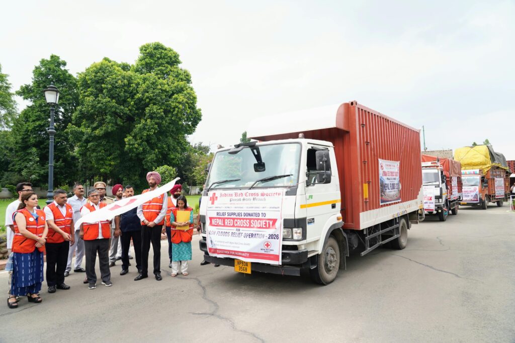 राज्यपाल गुलाब चंद कटारिया ने नेपाल के बाढ़ पीड़ितों के लिए राहत सामग्री ke 3 ट्रकों को रवाना किया