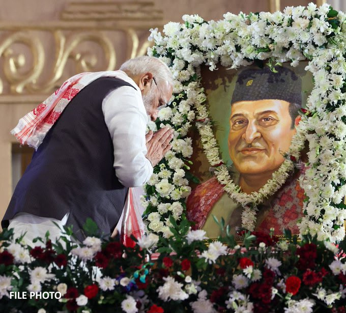 प्रधानमंत्री नरेंद्र मोदी ने डॉ. भूपेन हजारिका की 100वीं जयंती पर उन्हें श्रद्धांजलि अर्पित की