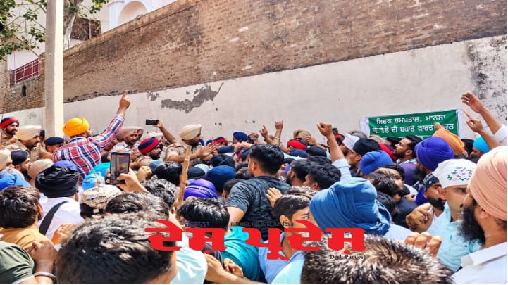 ਮਾਨਸਾ ’ਚ ਪਰਵਿੰਦਰ ਸਿੰਘ ਝੋਟਾ ਦੇ ਕਤਲ ਪਿੱਛੋਂ ਬੇਕਾਬੂ ਹੋਏੇ ਹਾਲਾਤ, ਰੋਸ ਵਜੋਂ ਪਿਤਾ ਵਲੋਂ ਧਰਨਾ