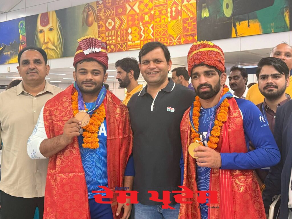एशियन गेम्स में जोरदार प्रदर्शन करके लौटे हरियाणा के खिलाड़ियों का हरियाणा के खेल मंत्री गौरव गौतम ने किया जोरदार स्वागत