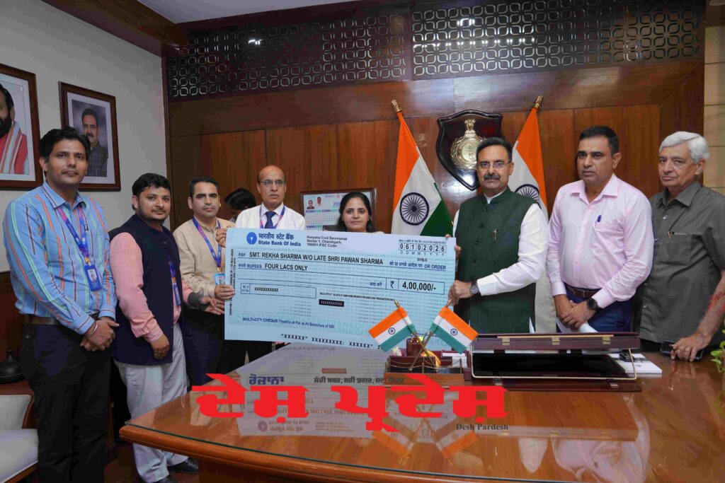 दिवंगत कर्मचारियों के परिजनों को विधानसभा अध्यक्ष हरविंदर कल्याण ने सहायता राशि के चेक भेंट किये