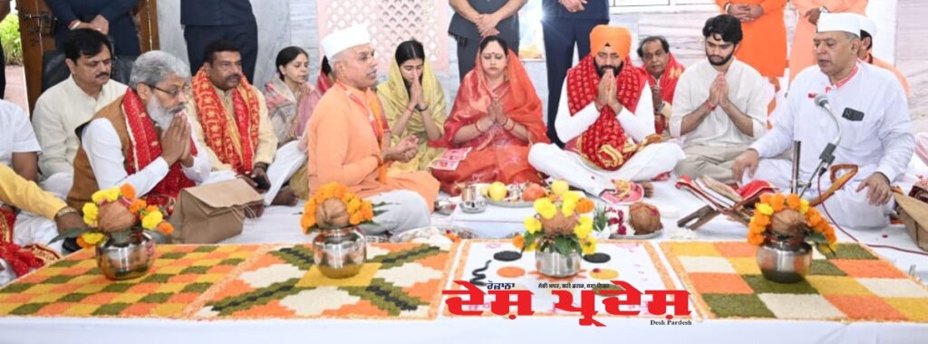 मुख्यमंत्री नायब सिंह सैनी ने धर्मपत्नी सहित प्रथम नवरात्र पर माता मनसा देवी मंदिर में की पूजा-अर्चना, प्रदेशवासियों की सुख-समृद्धि की करी कामना